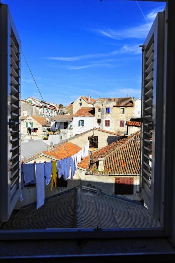 Bulovic In The Very Center Of *